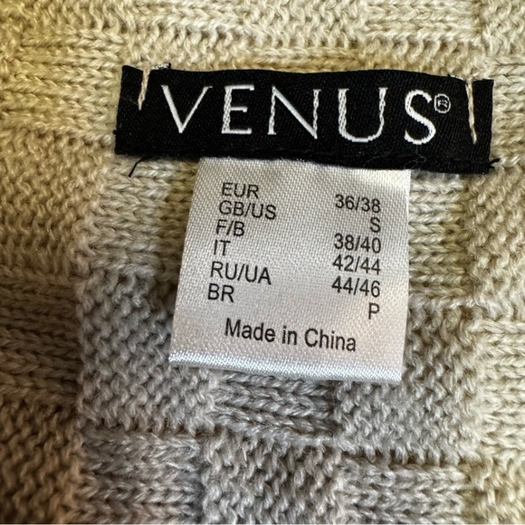 Venus Beige Tan Basket Weave Wrap Sweater with Toggle Closure 
NWT 
Size Small - Picture 5 of 16